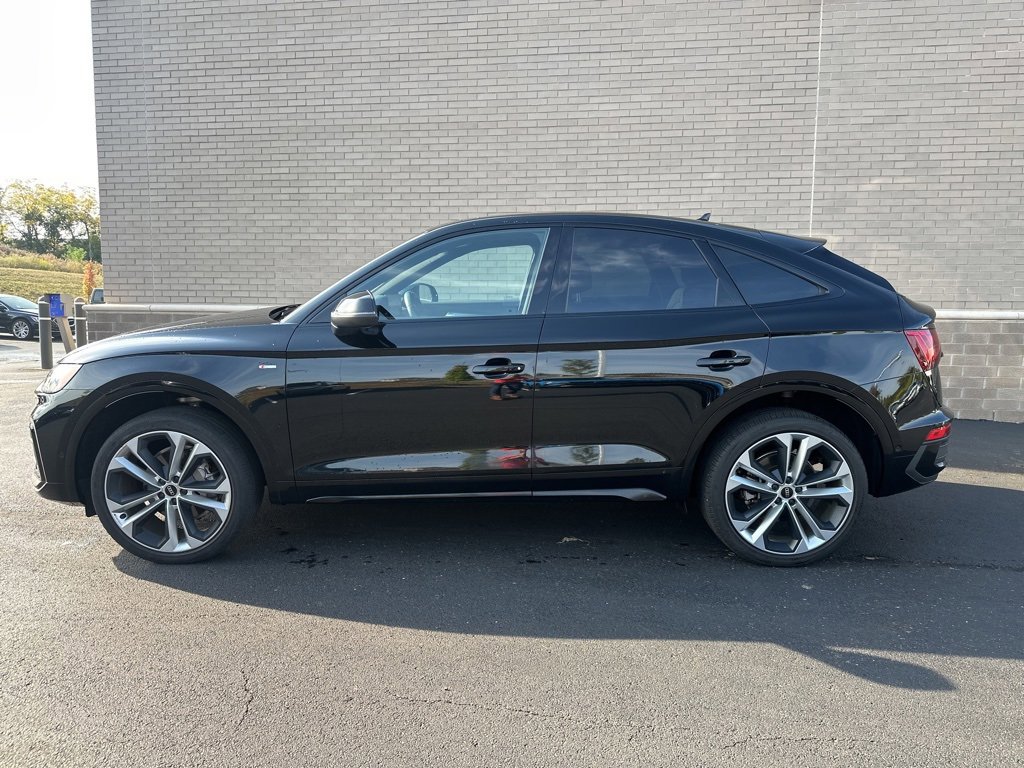 Used 2023 Audi Q5 2.0T Prestige w/ Prestige Package image 2