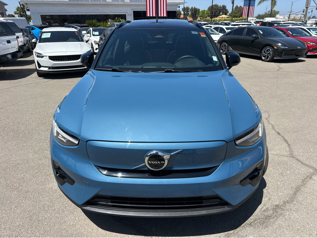 Used 2023 Volvo XC40 Recharge Plus image 2