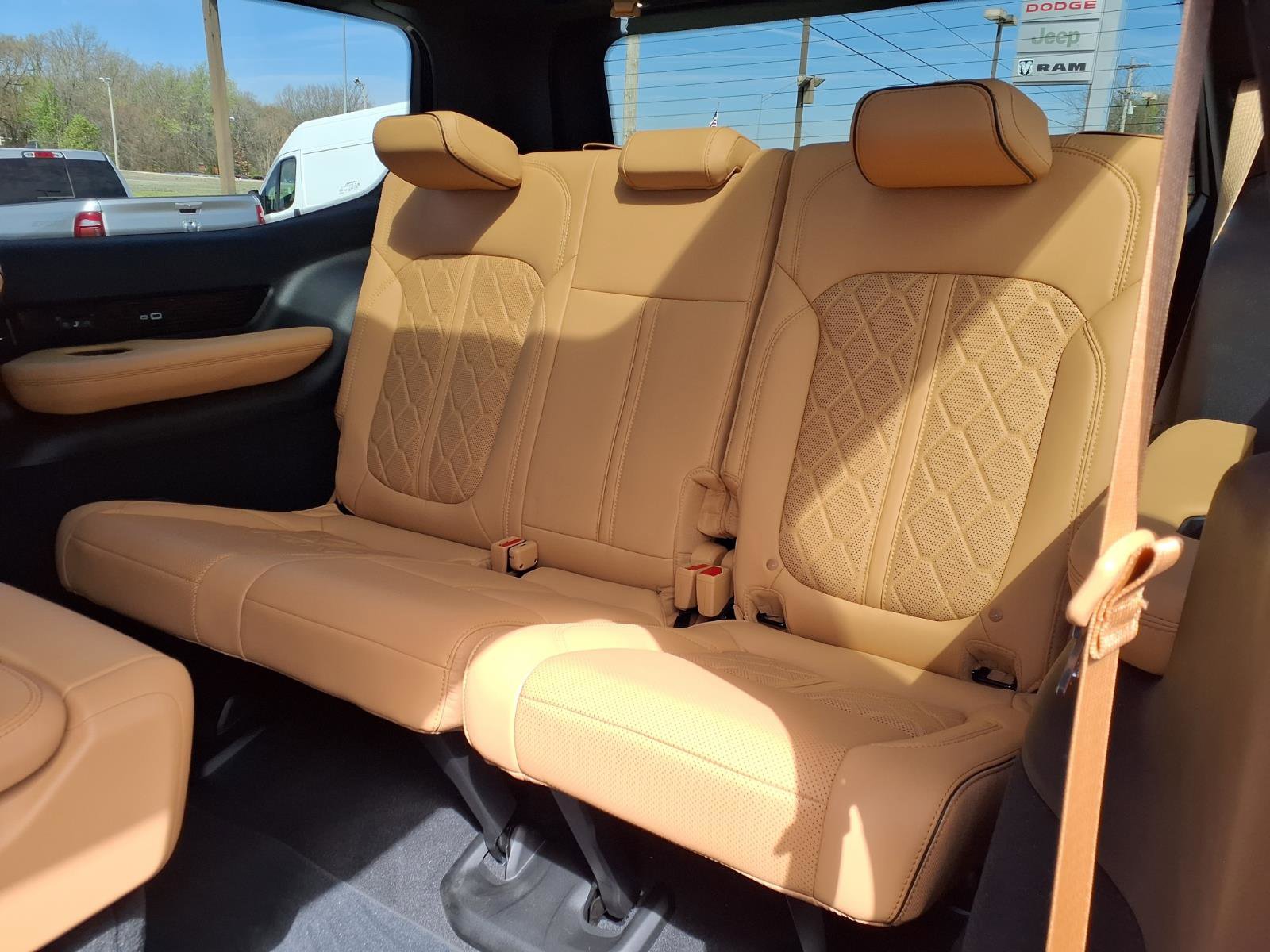 Used 2024 Jeep Grand Wagoneer Series III AWD/4WD image 18