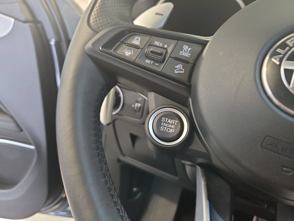 Used 2023 Alfa Romeo Stelvio Veloce AWD/4WD image 19