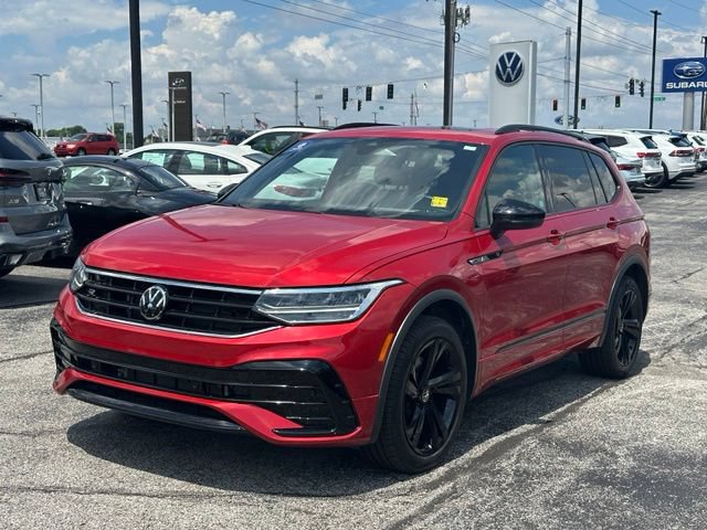 Used 2024 Volkswagen Tiguan SE R-Line FWD image 3