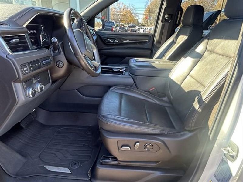 Used 2021 GMC Yukon XL Denali w/ Denali Premium Package image 15
