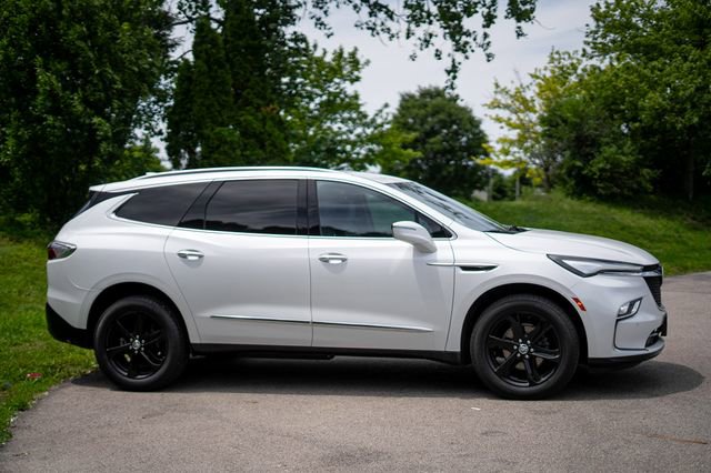Used 2024 Buick Enclave Essence w/ Sport Touring Edition FWD image 4
