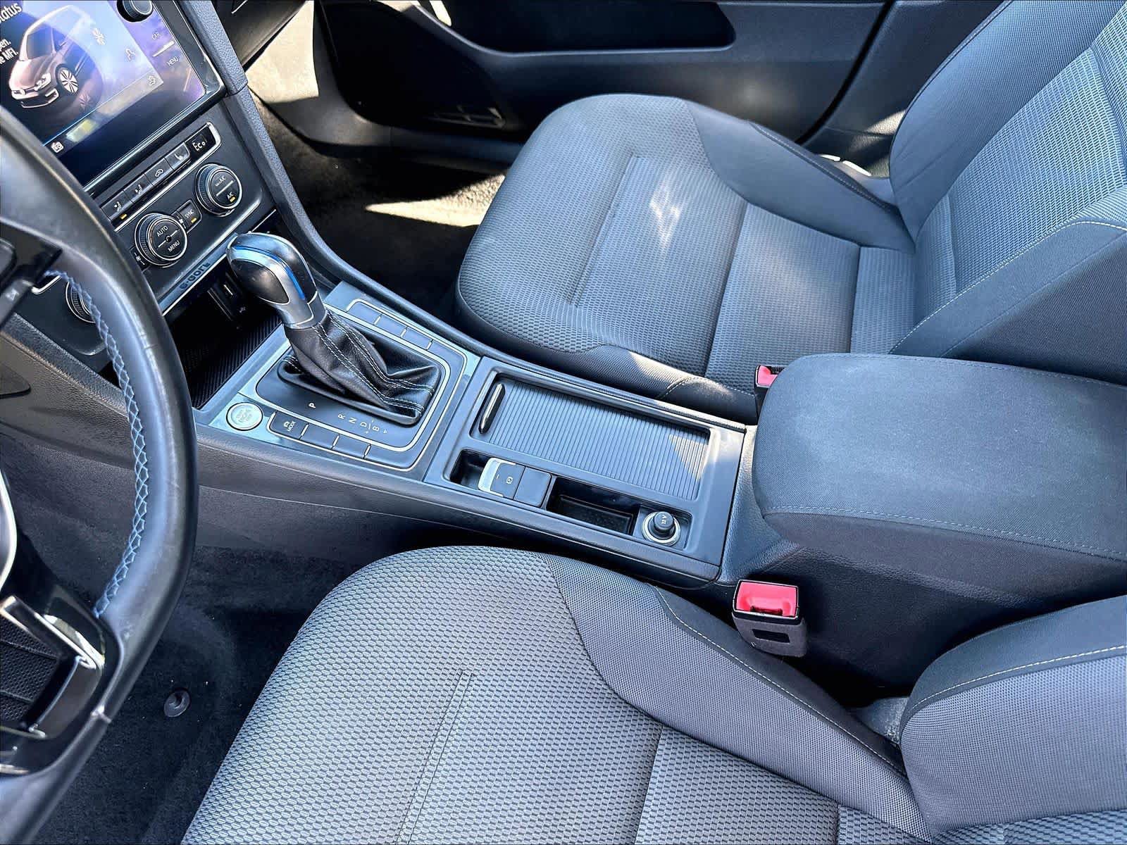 Used 2019 Volkswagen e-Golf SE w/ Driver Assistance Package FWD image 20