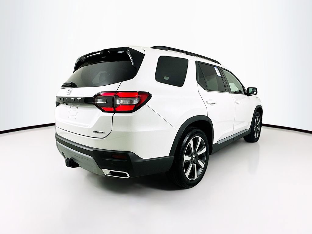 Certified 2025 Honda Pilot Touring image 5