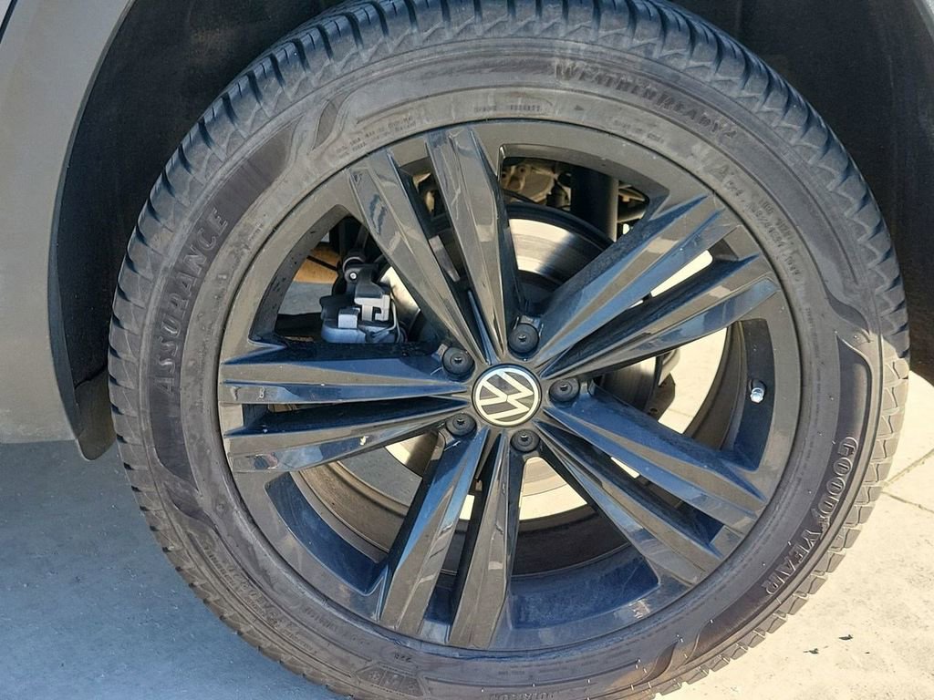 Used 2022 Volkswagen Atlas Cross Sport SEL R-Line image 40