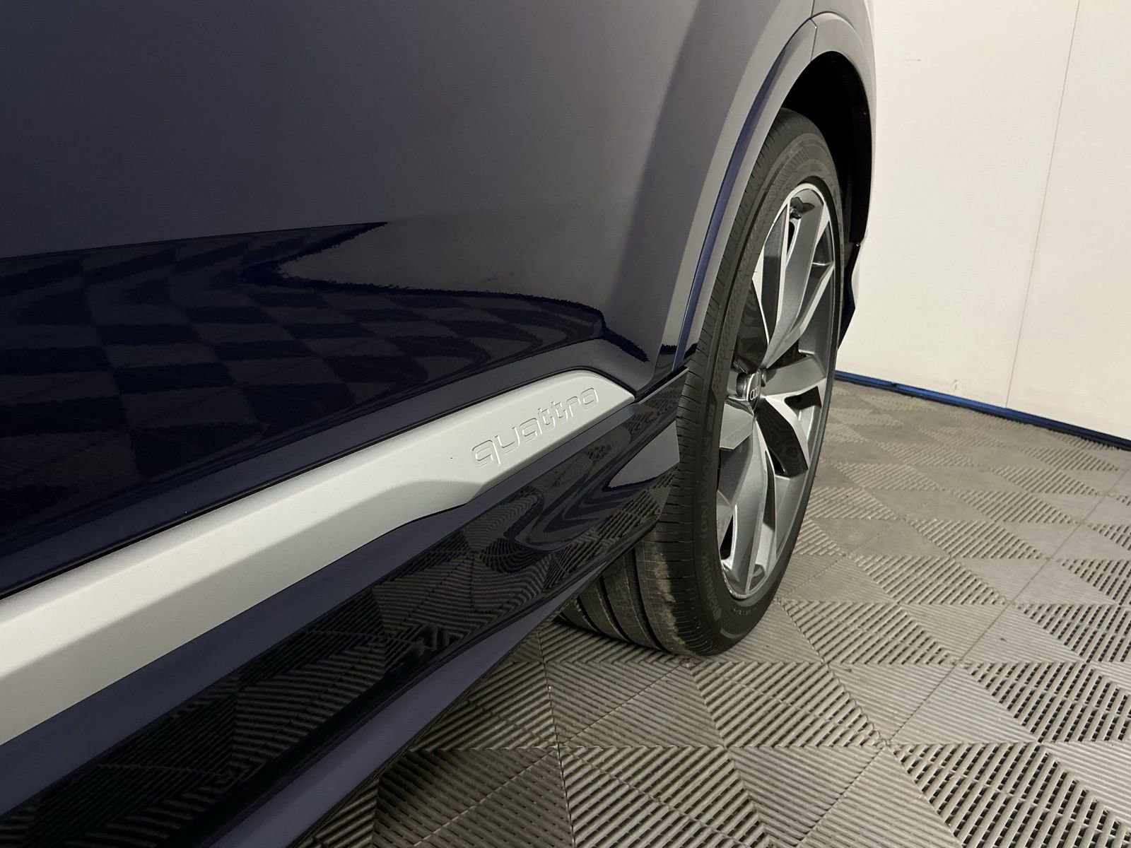 Used 2022 Audi SQ7 Prestige w/ Prestige Package image 6