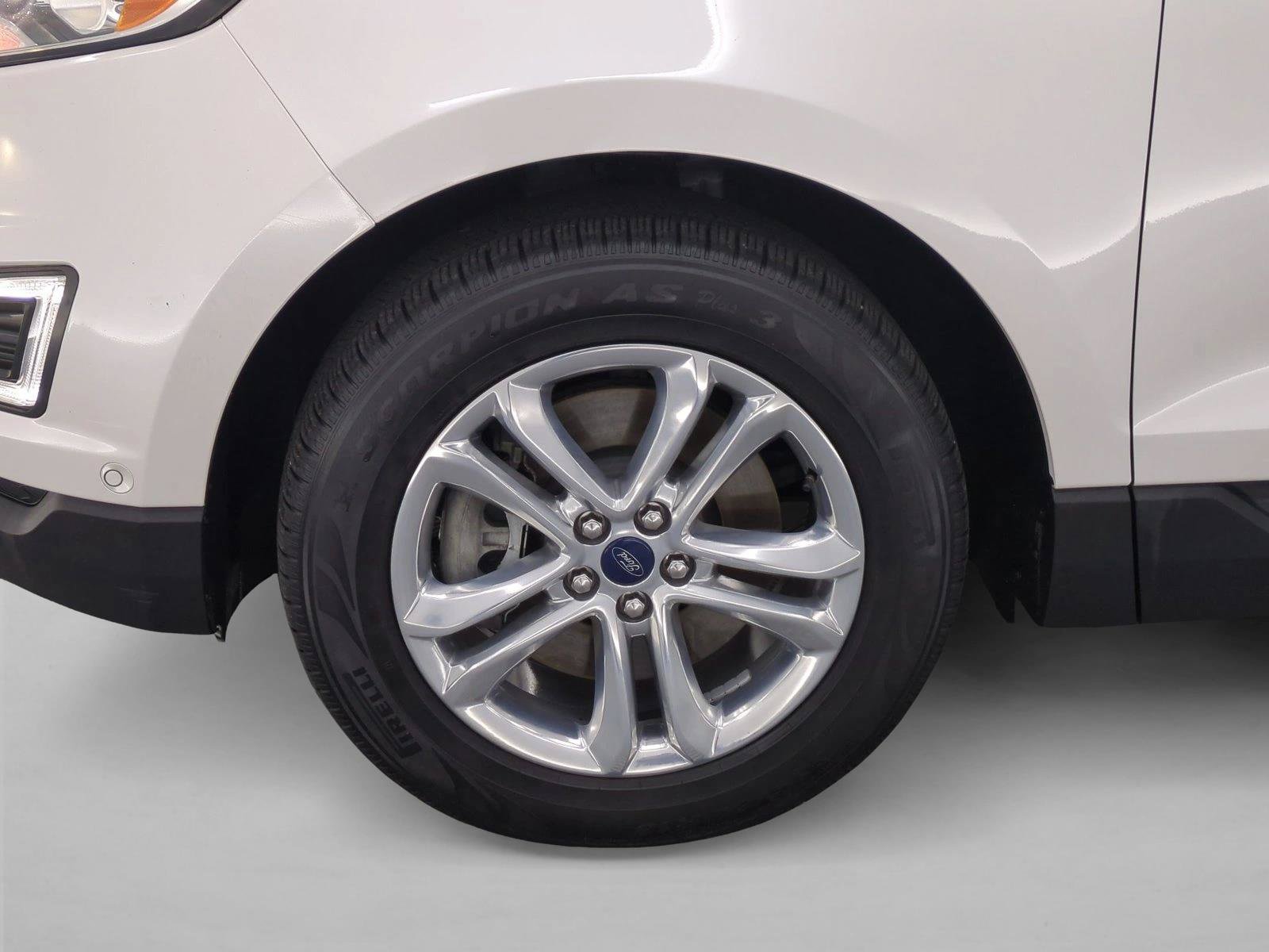 Used 2018 Ford Edge Titanium w/ Equipment Group 302A AWD/4WD image 28