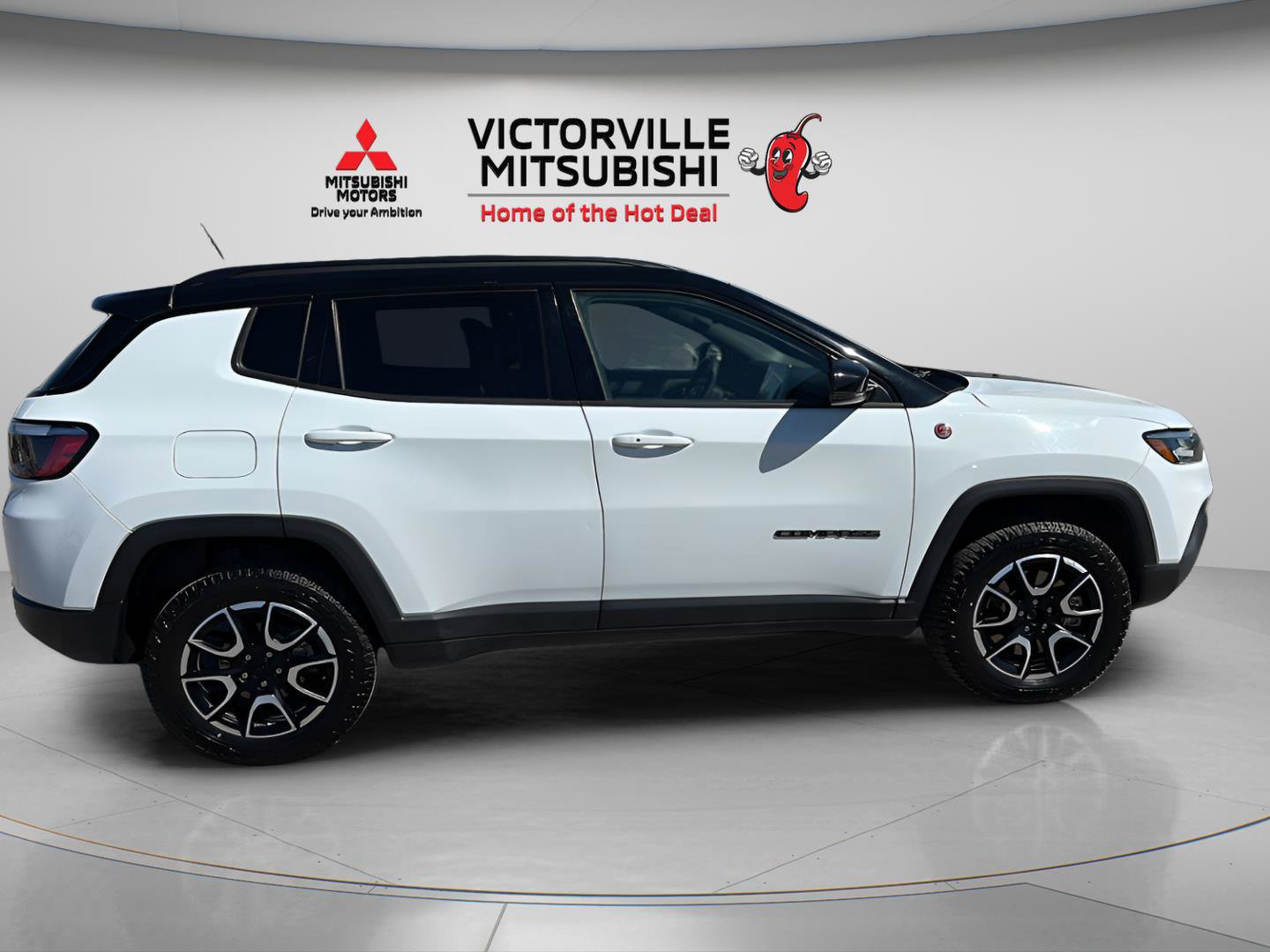 Used 2024 Jeep Compass Trailhawk AWD/4WD image 10