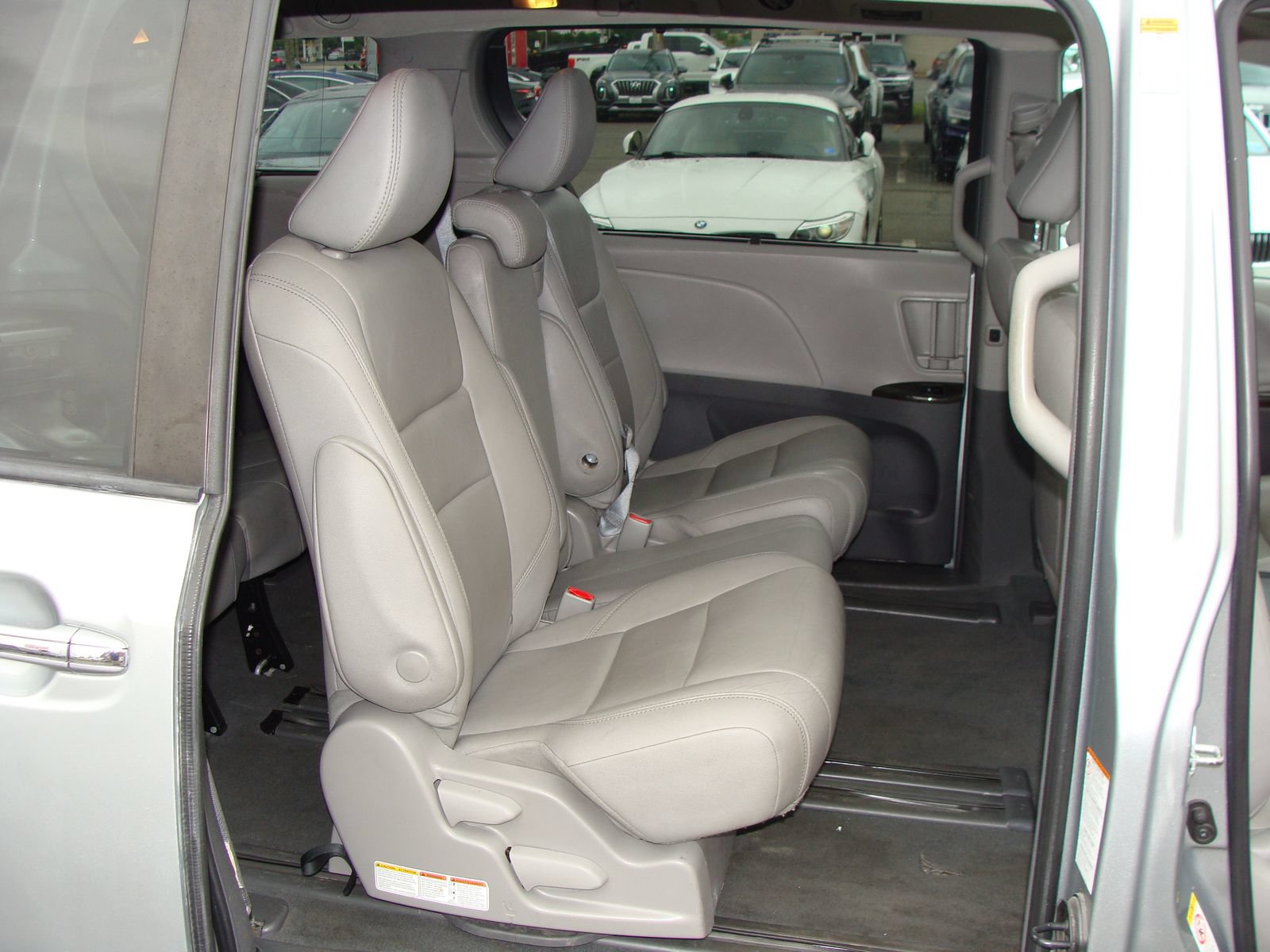 Used 2019 Toyota Sienna XLE w/ XLE Navigation Package FWD image 12