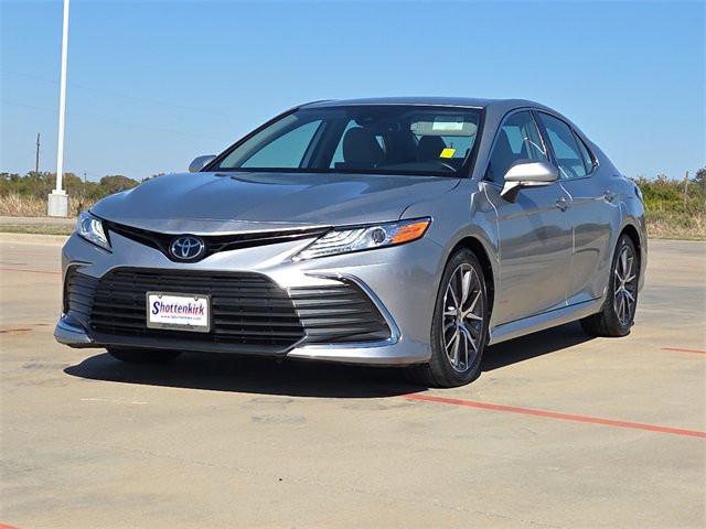 Used 2022 Toyota Camry XLE image 3