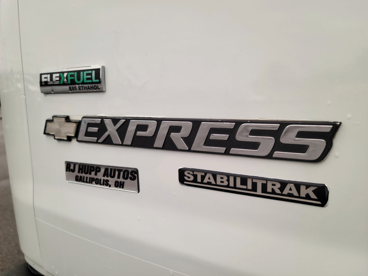 Used 2011 Chevrolet Express 2500 image 17