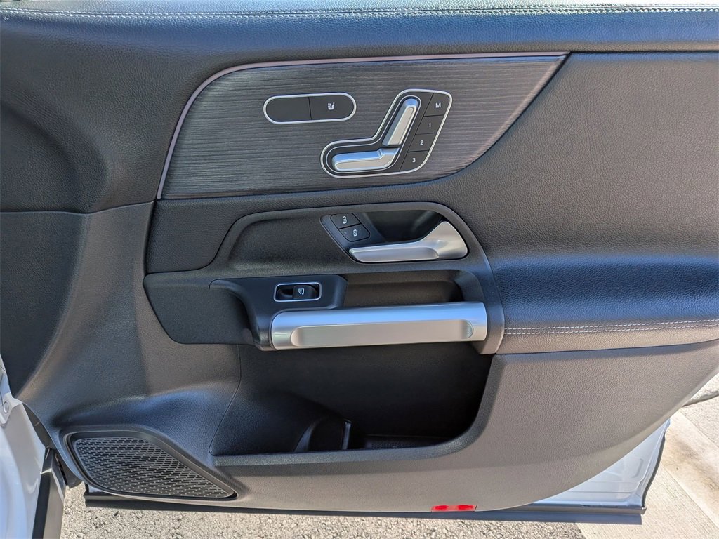 Used 2023 Mercedes-Benz GLB 250 image 17