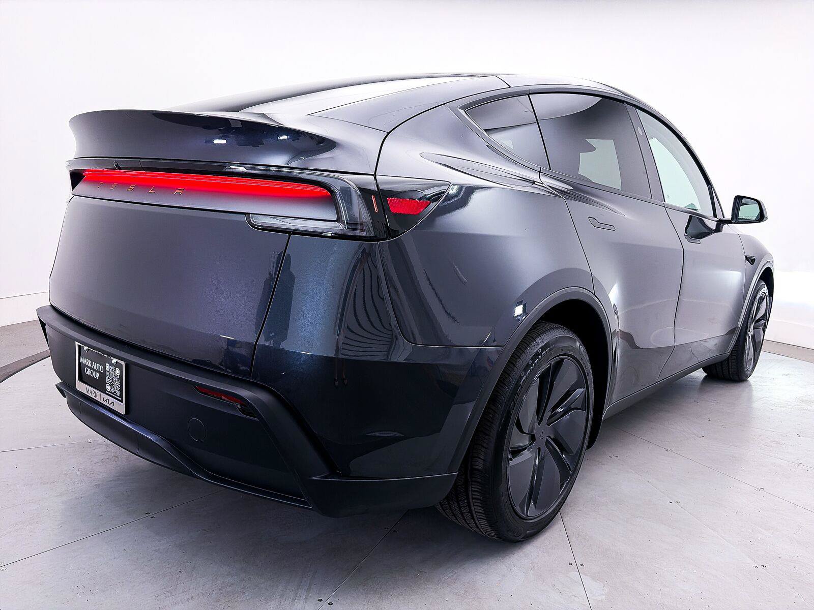 Used 2026 Tesla Model Y 2WD image 15