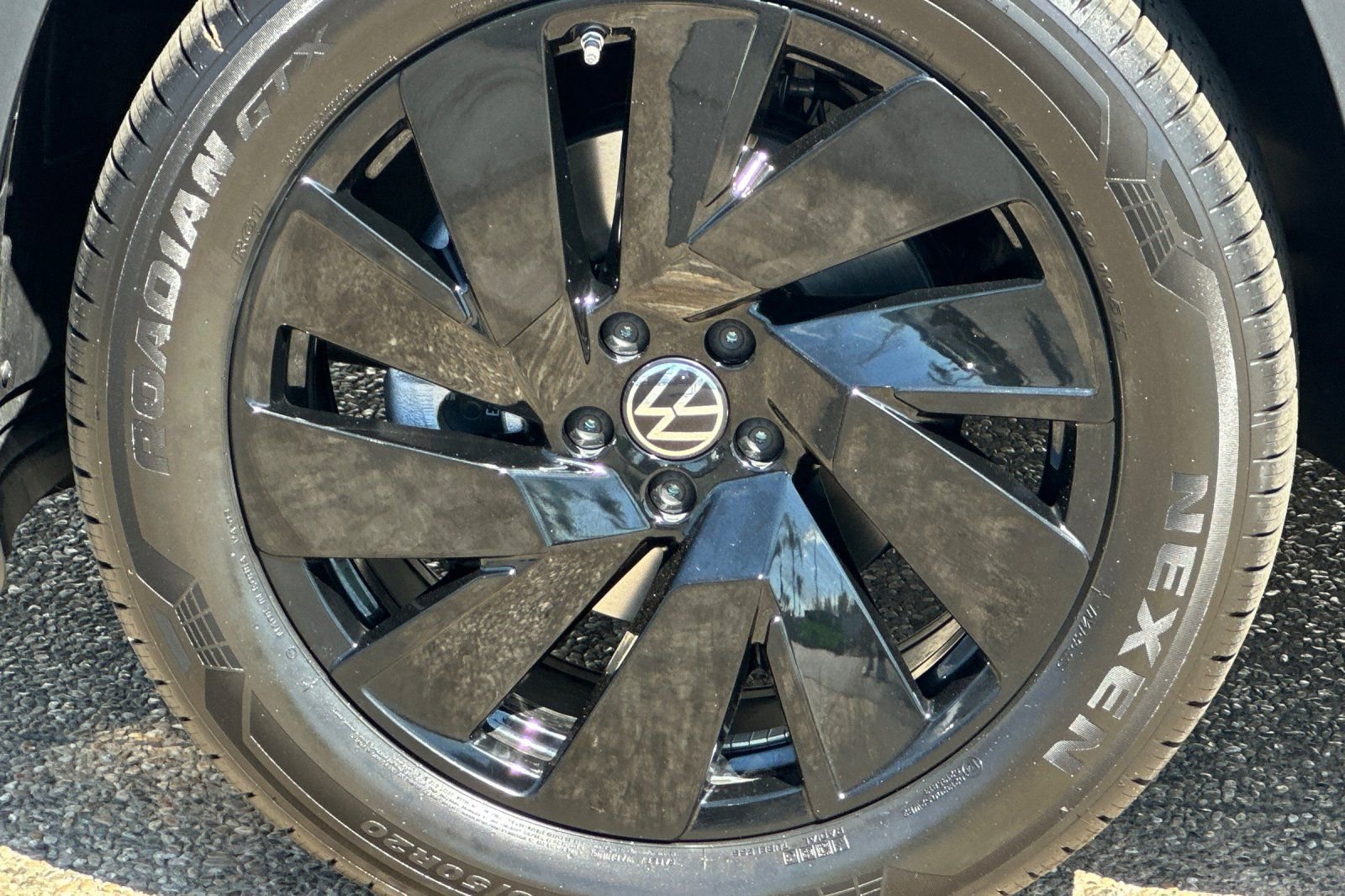 New 2026 Volkswagen Atlas SE image 26