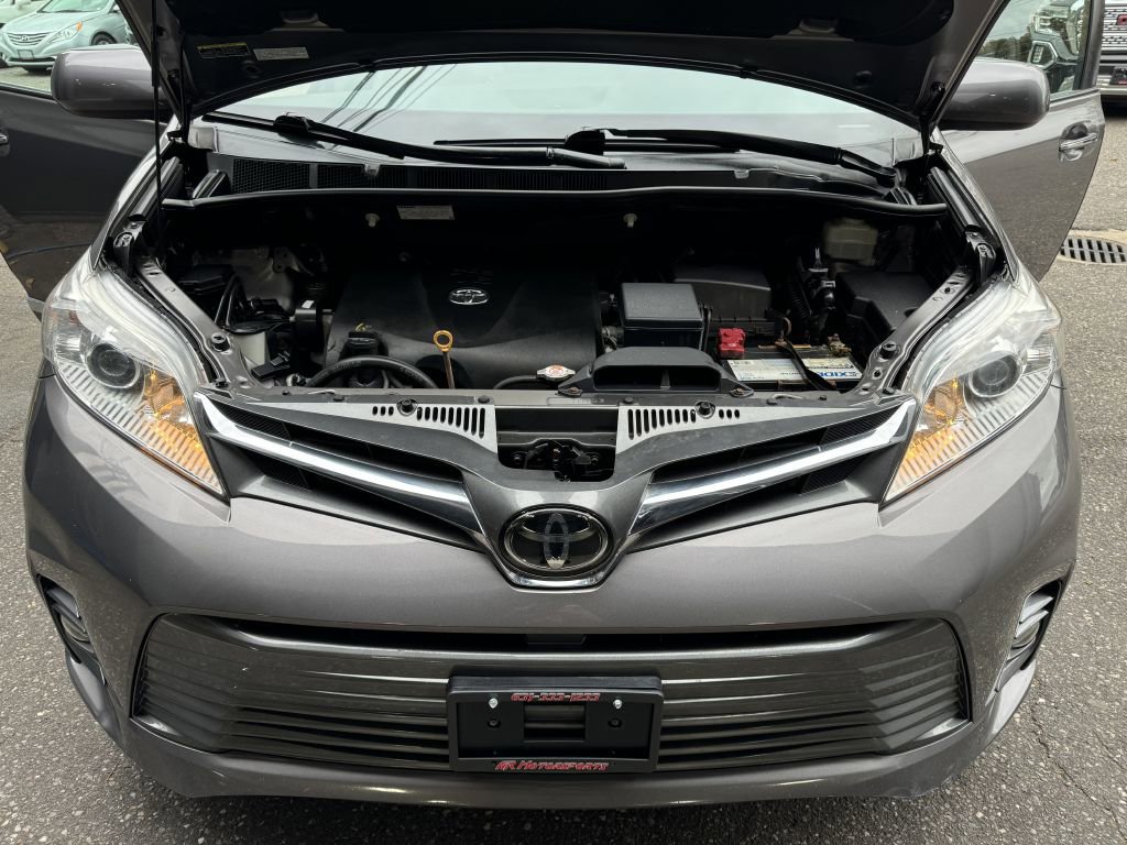 Used 2019 Toyota Sienna XLE image 8