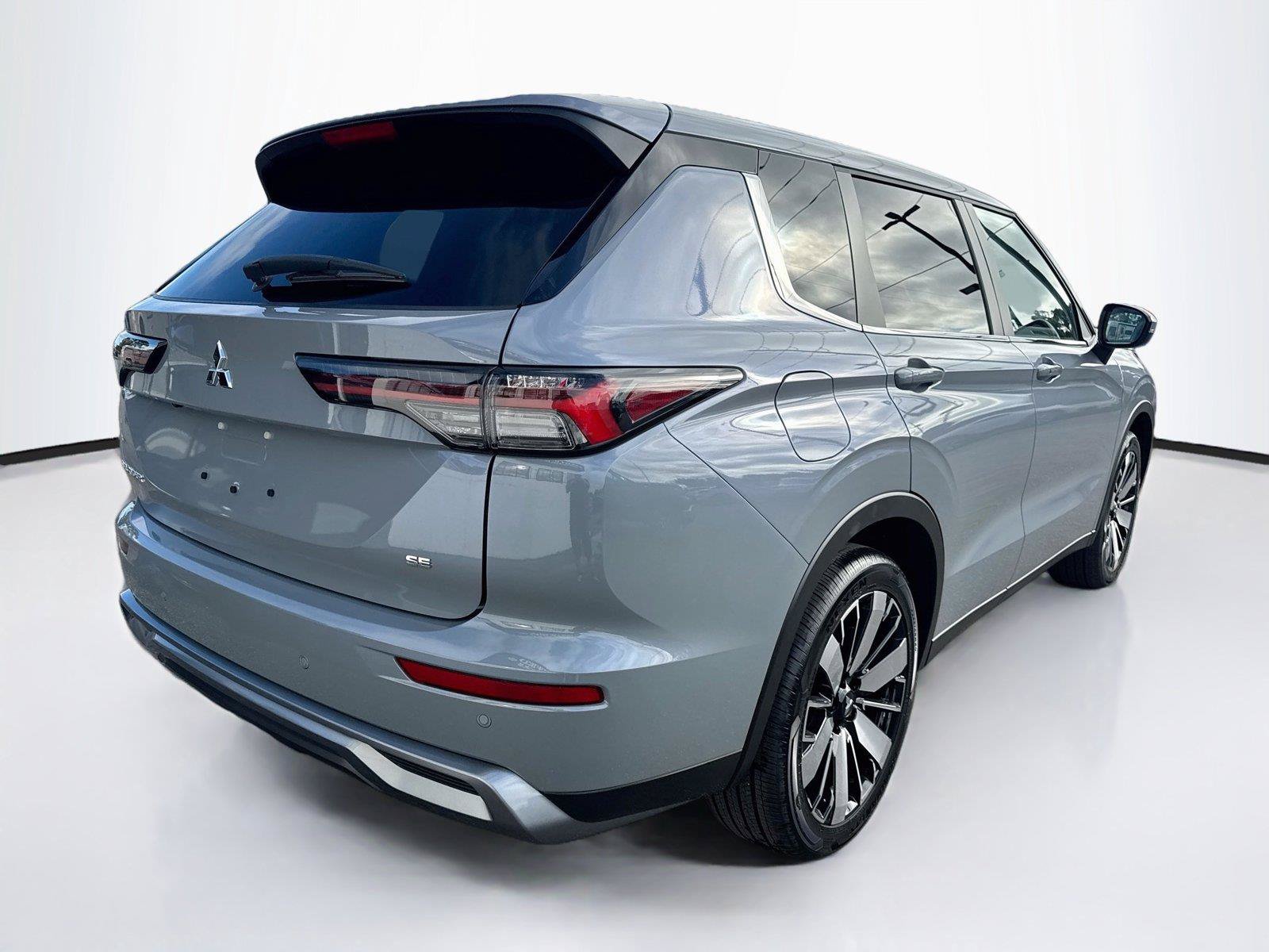 New 2026 Mitsubishi Outlander SE FWD image 5