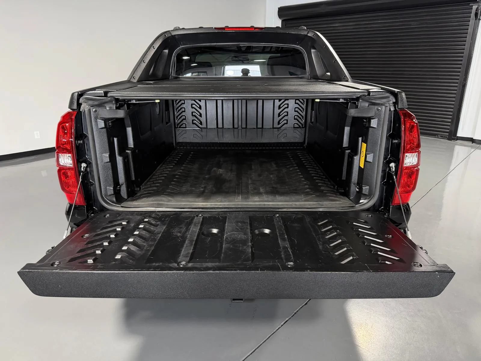 Used 2007 Chevrolet Avalanche LTZ w/ LTZ Preferred Equipment Group AWD/4WD image 13