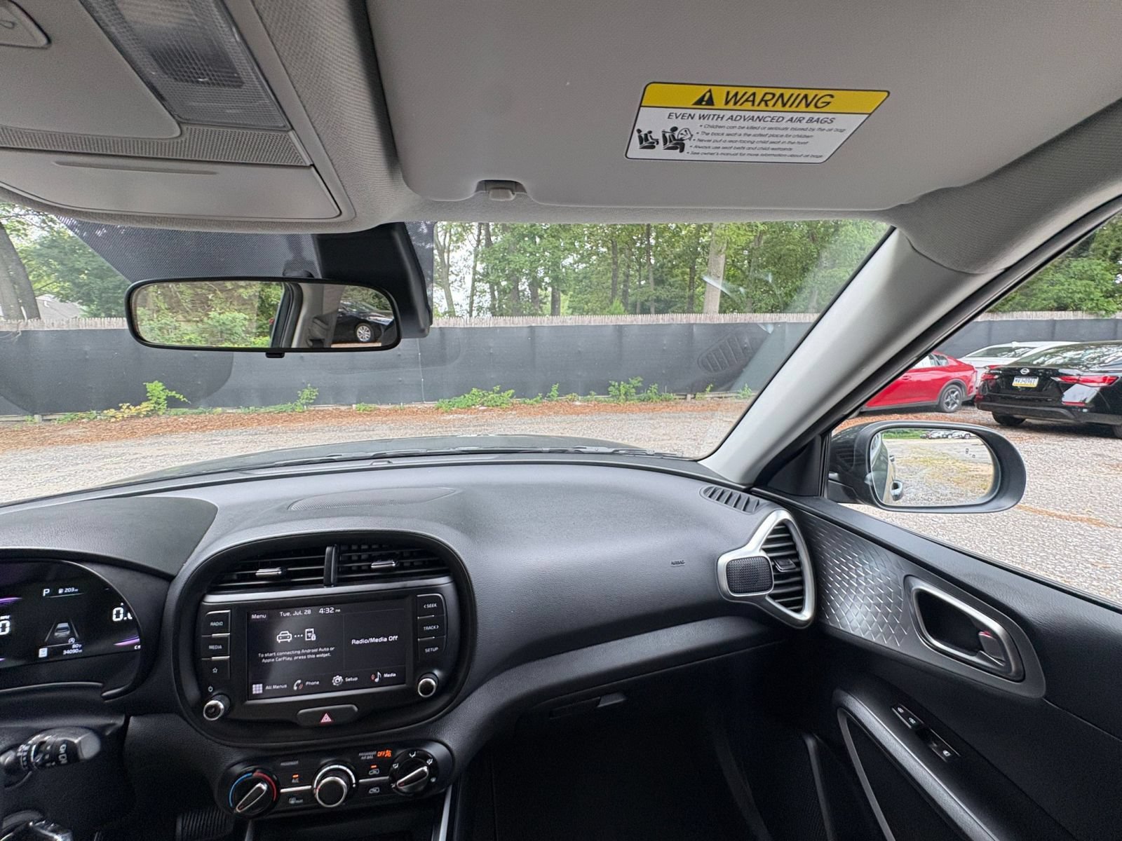 Used 2025 Kia Soul LX w/ LX Technology Package FWD image 33