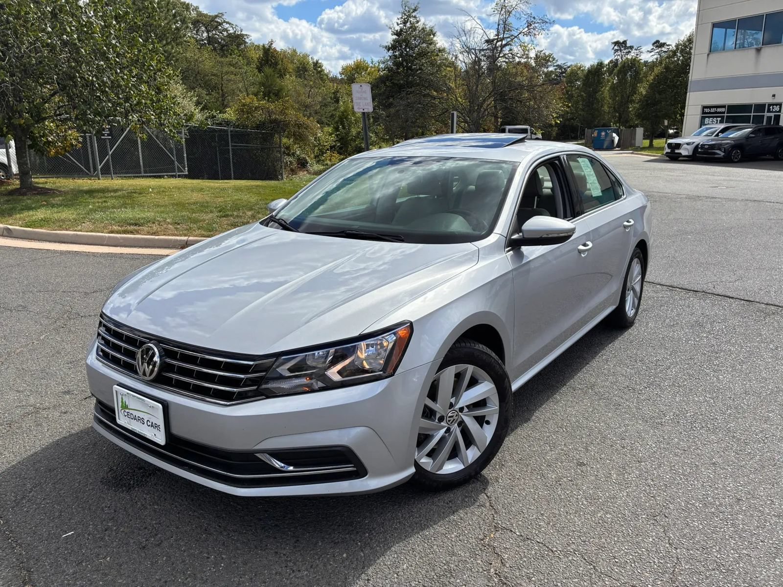 Used 2018 Volkswagen Passat 2.0T SE FWD image 2