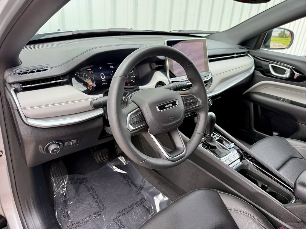 Used 2025 Jeep Compass Limited AWD/4WD image 10