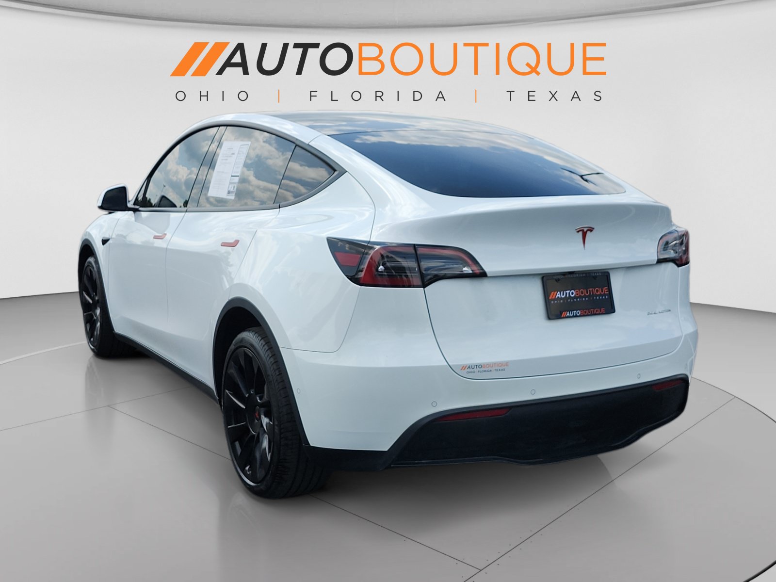 Used 2022 Tesla Model Y Long Range AWD/4WD image 3