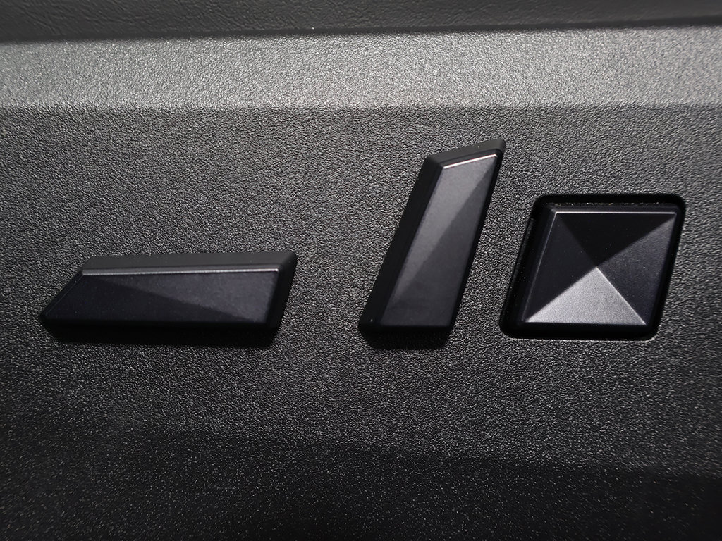 Used 2024 Tesla Cybertruck AWD Crew Cab image 28