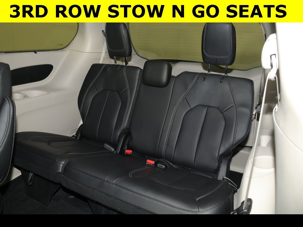 Used 2022 Chrysler Pacifica Touring-L image 13