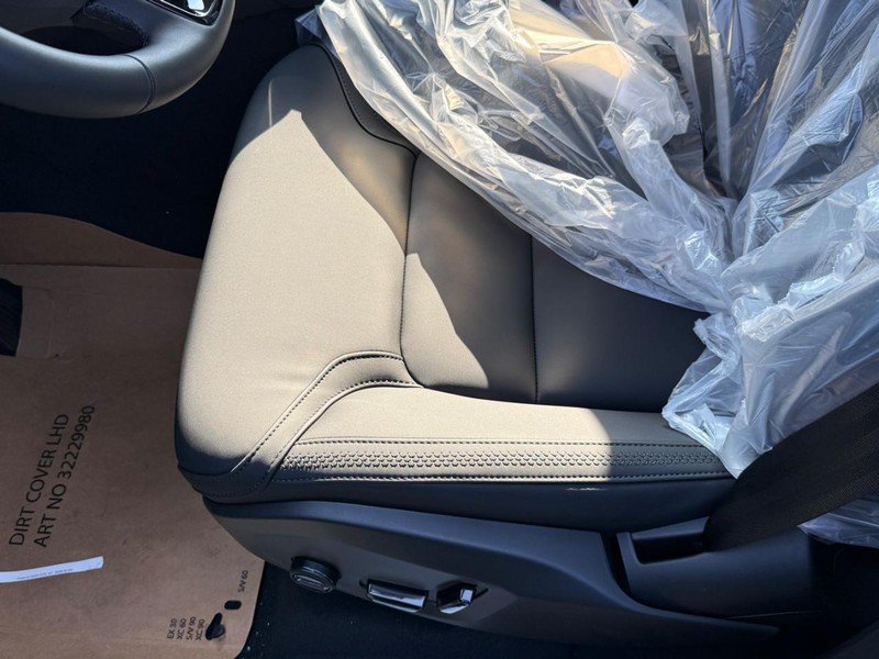New 2026 Volvo XC90 T8 Plus w/ Protection Package Premier AWD/4WD image 13