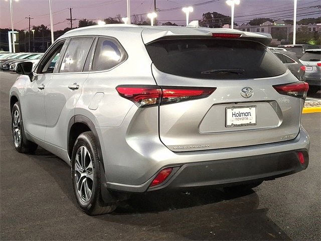 Certified 2024 Toyota Highlander XLE image 5