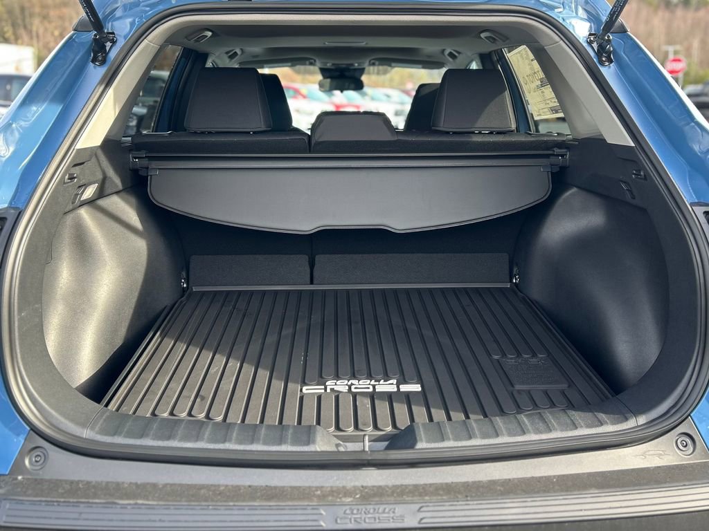 New 2026 Toyota Corolla Cross LE w/ Moonroof Package image 5