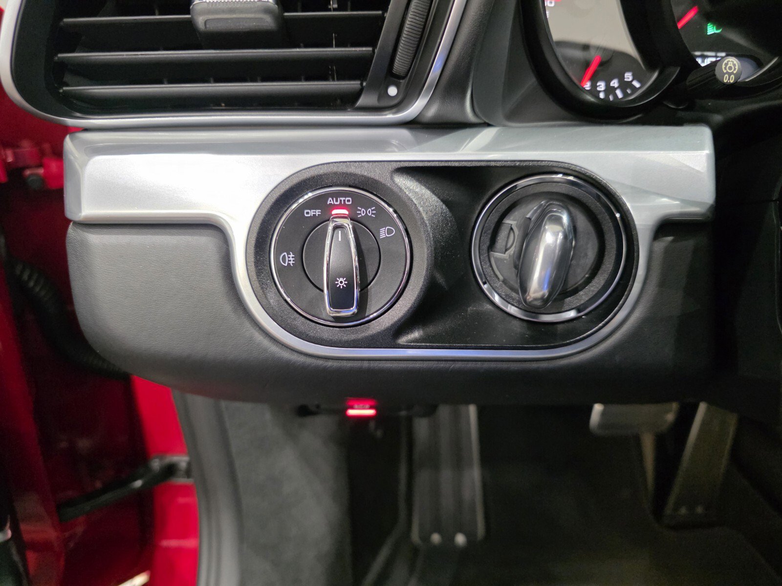 Used 2018 Porsche 911 Turbo image 23