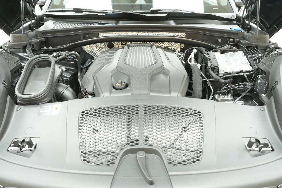 New 2026 Porsche Macan AWD/4WD image 30