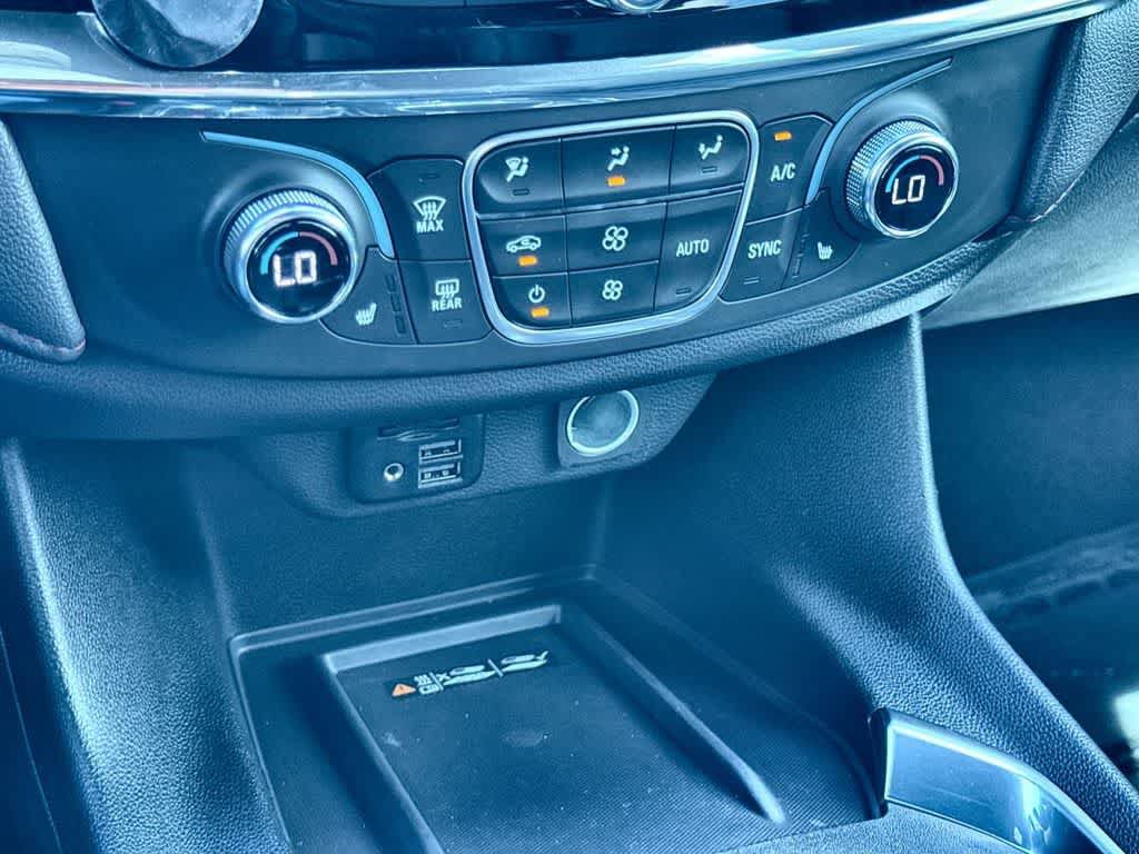 Used 2023 Chevrolet Traverse RS FWD image 20