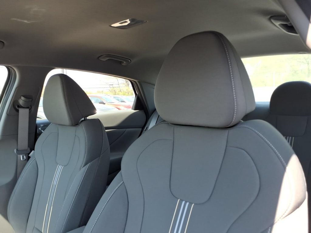 New 2026 Hyundai Elantra Sport FWD image 16