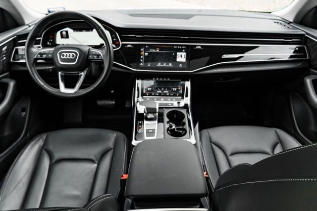 Used 2023 Audi Q8 Premium image 25