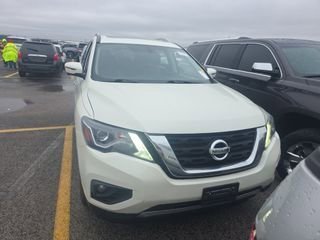 Used 2019 Nissan Pathfinder Platinum w/ Cargo Package image 2