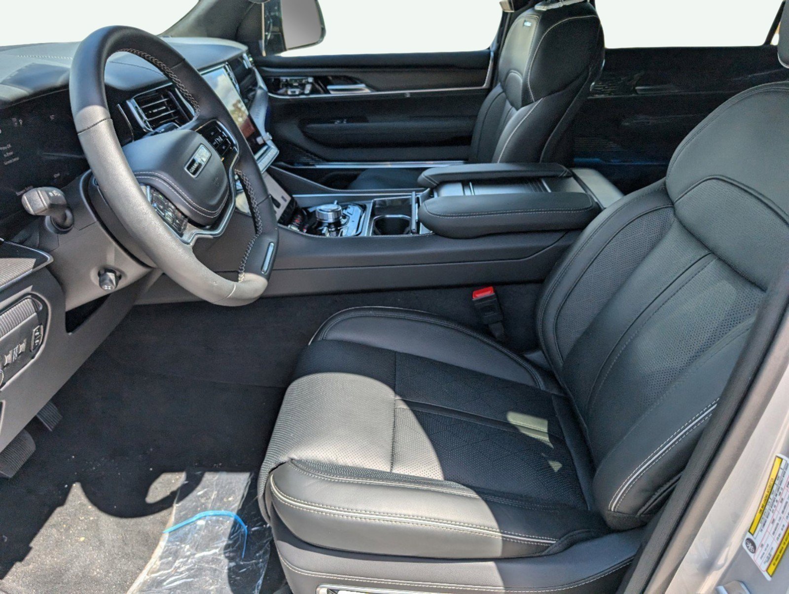 Used 2024 Jeep Grand Wagoneer L Series II w/ Quick Order Packagew 28T AWD/4WD image 18