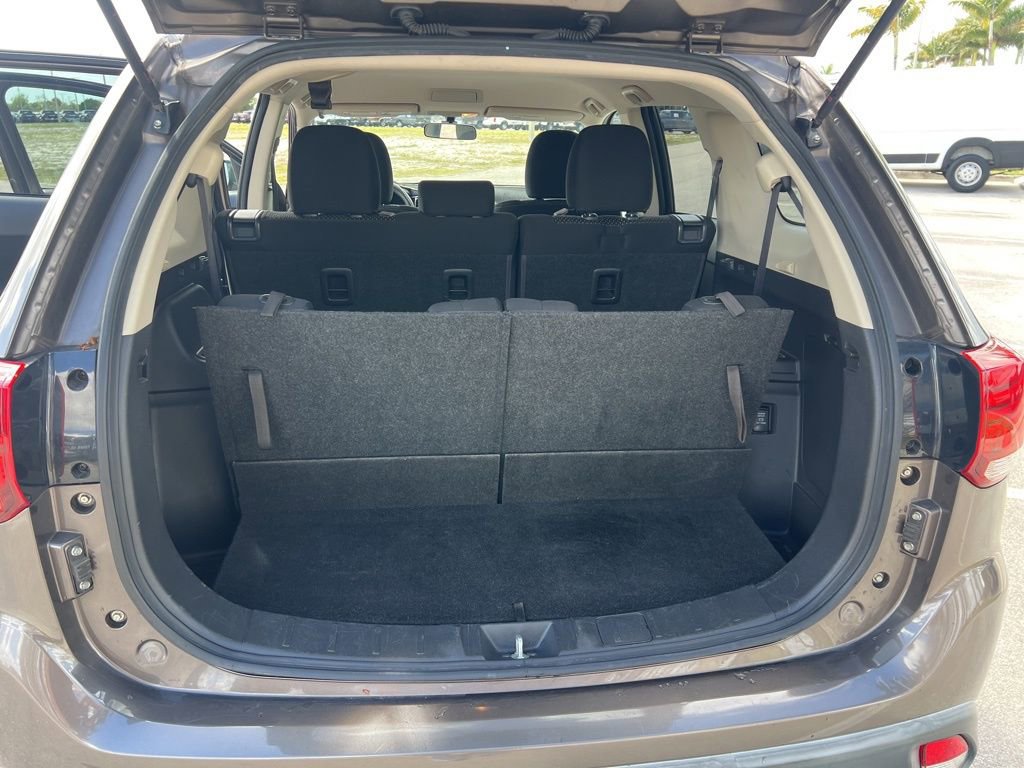 Used 2017 Mitsubishi Outlander SE image 29