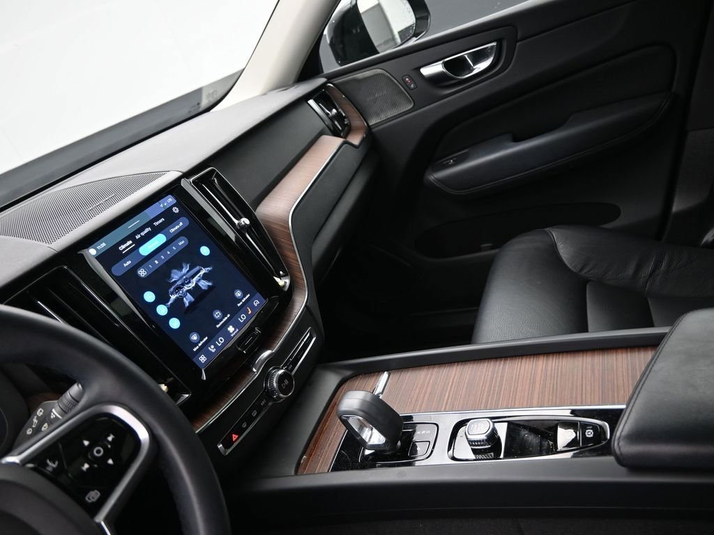 Certified 2023 Volvo XC60 B5 Plus w/ Climate Package AWD/4WD image 14