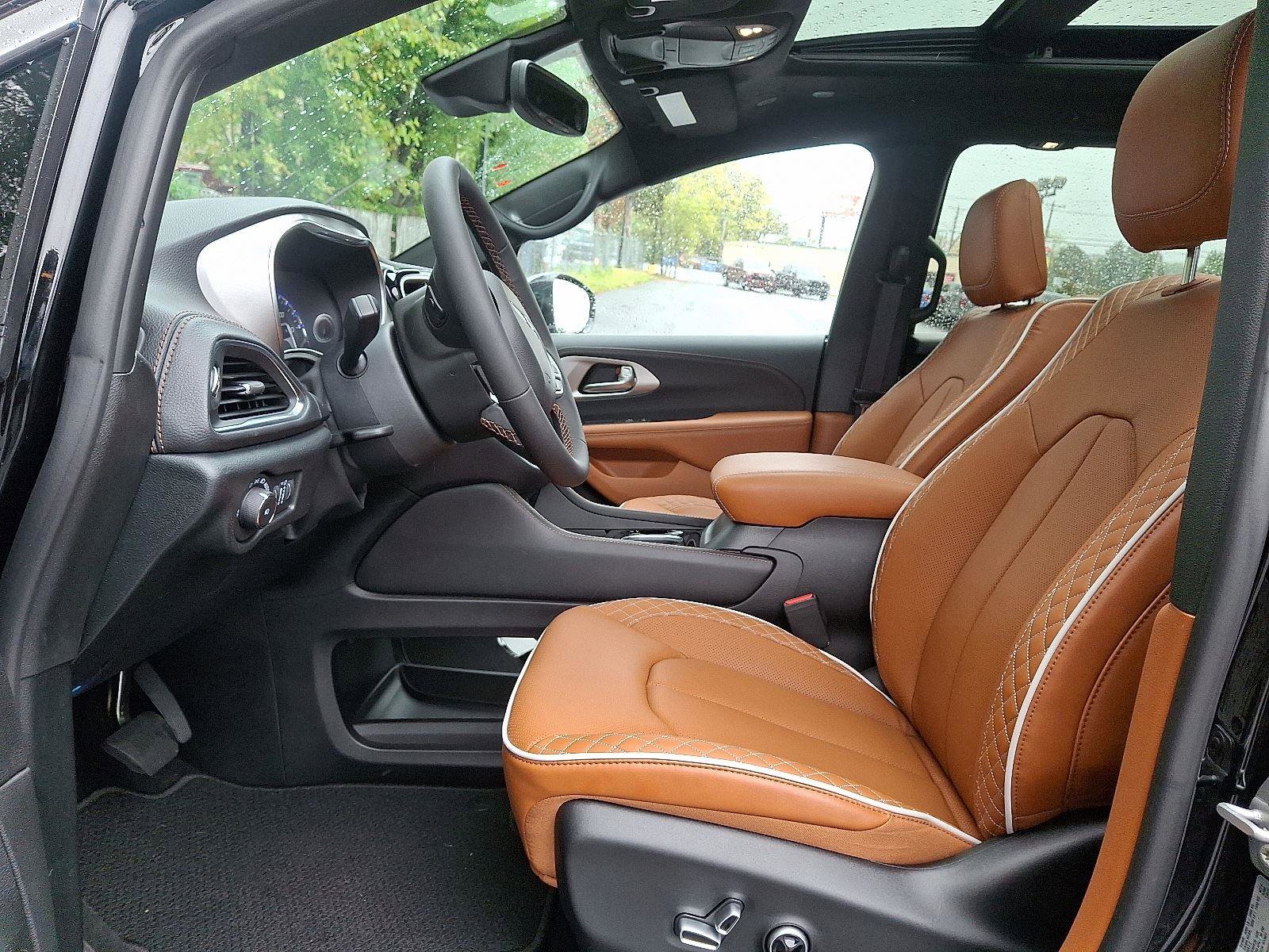 New 2026 Chrysler Pacifica Pinnacle image 7