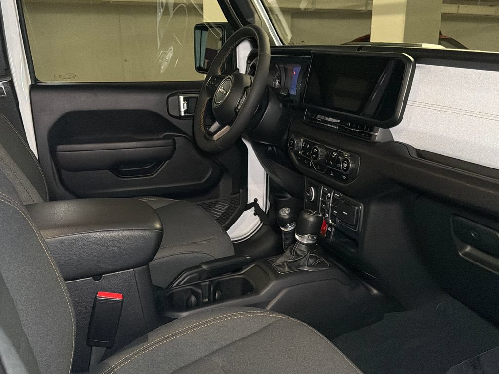 Used 2024 Jeep Wrangler Unlimited AWD/4WD image 13