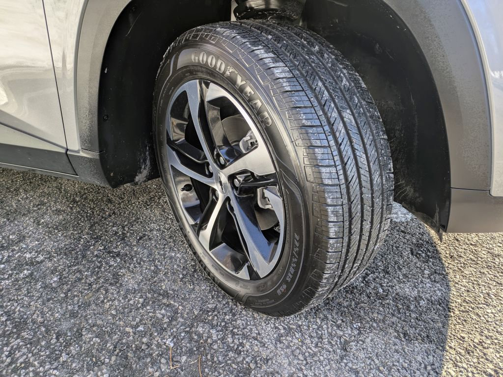 Certified 2025 Chevrolet Trax RS w/ Sunroof Package image 36