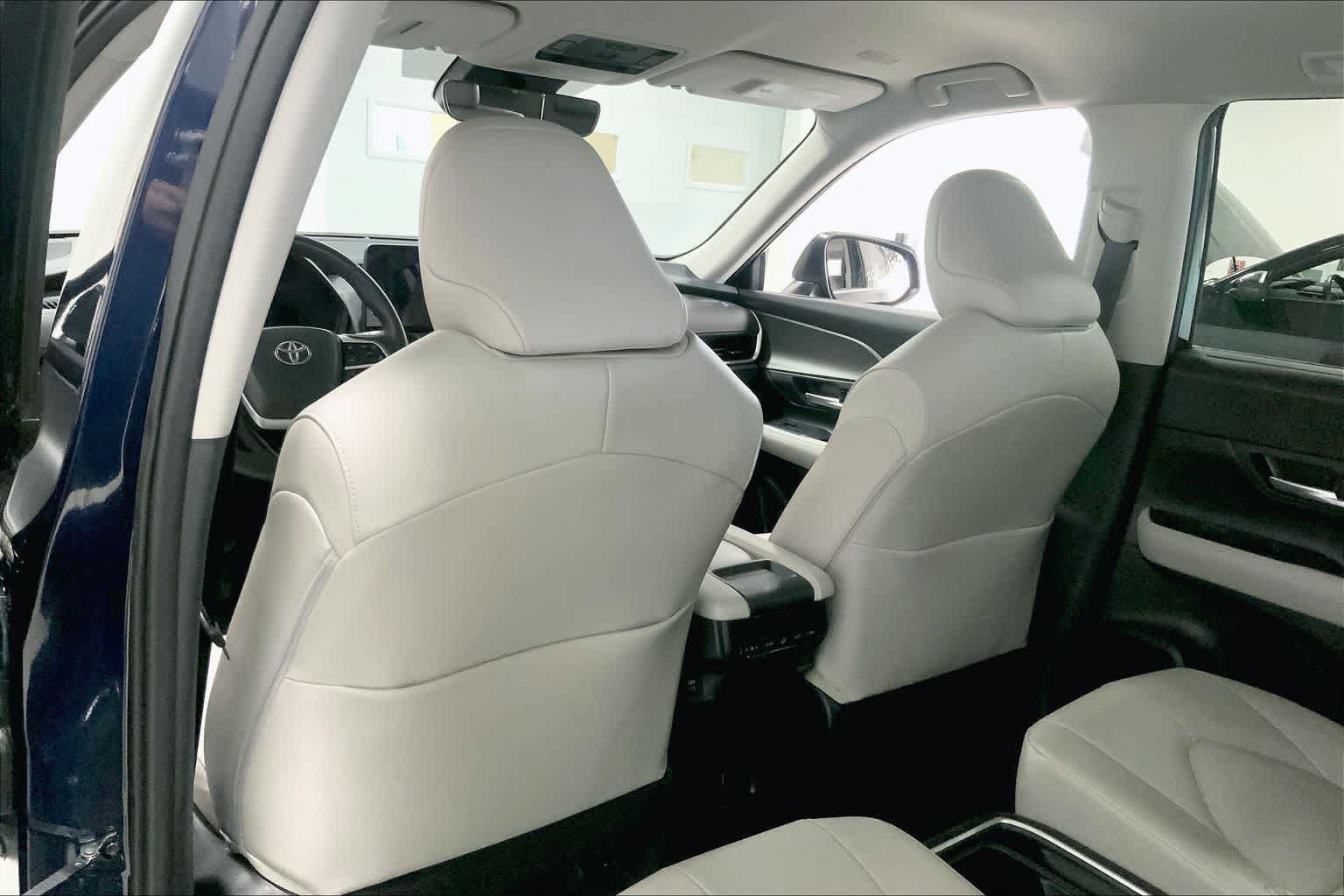 Used 2025 Toyota Grand Highlander AWD image 10