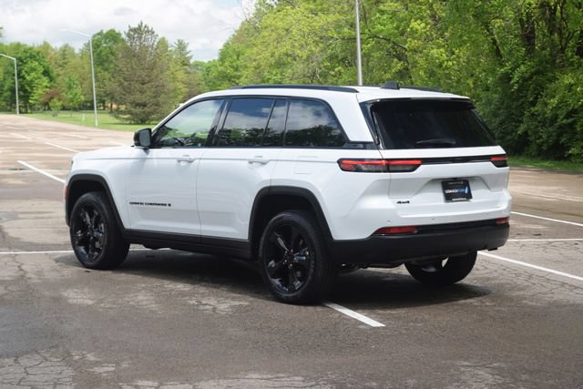 Used 2024 Jeep Grand Cherokee Altitude AWD/4WD image 24