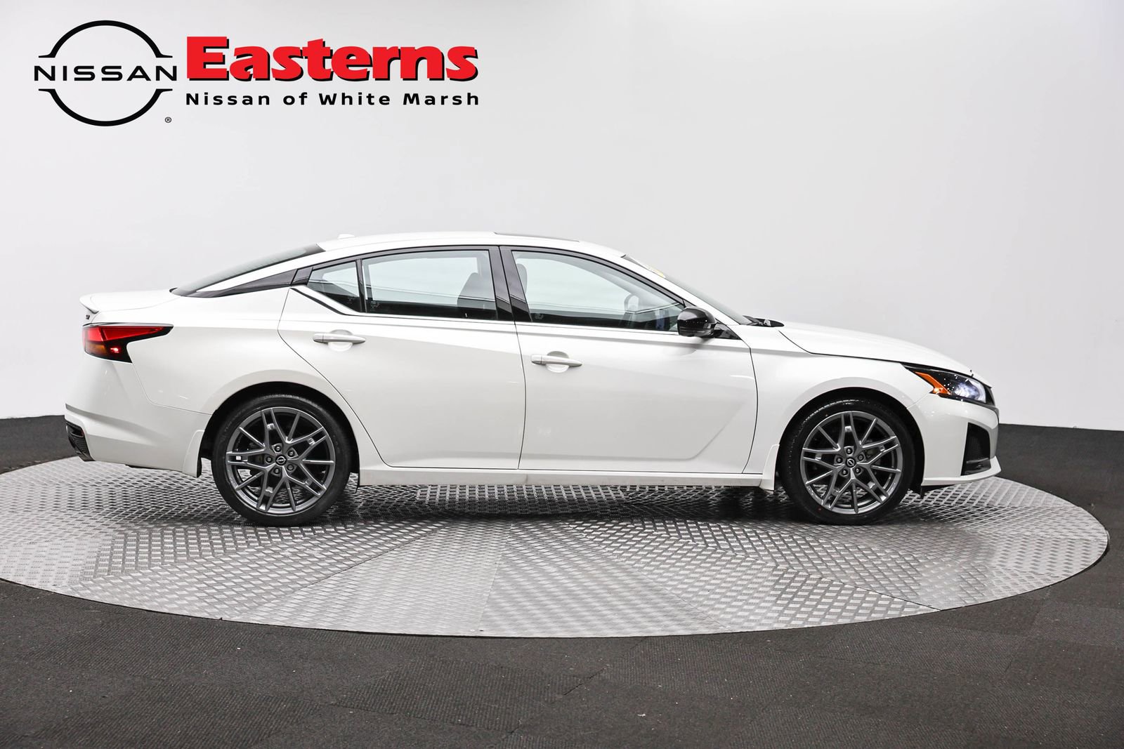 Used 2024 Nissan Altima 2.0 SR FWD image 4