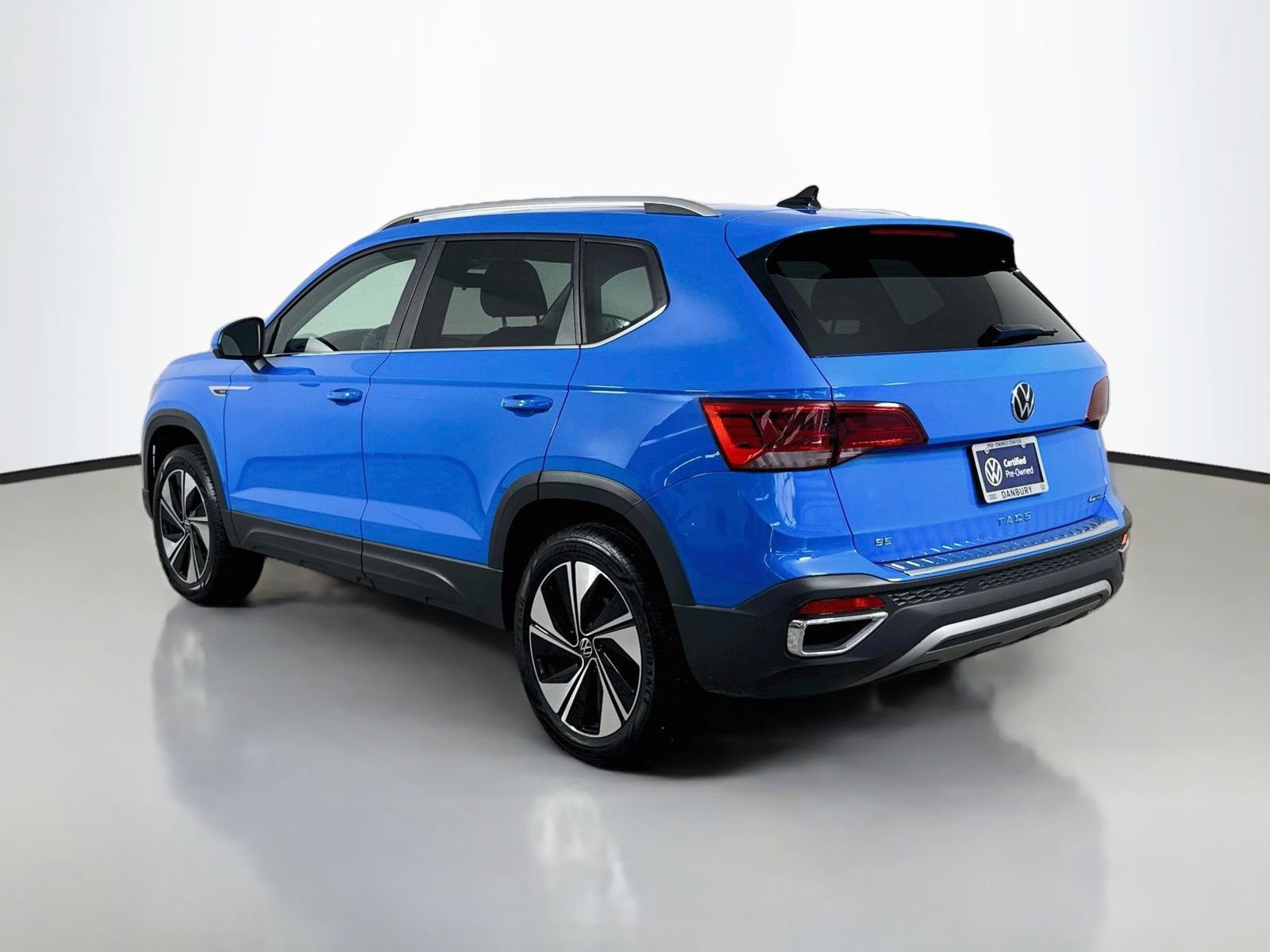 Certified 2023 Volkswagen Taos SE w/ Panoramic Sunroof Package AWD/4WD image 3