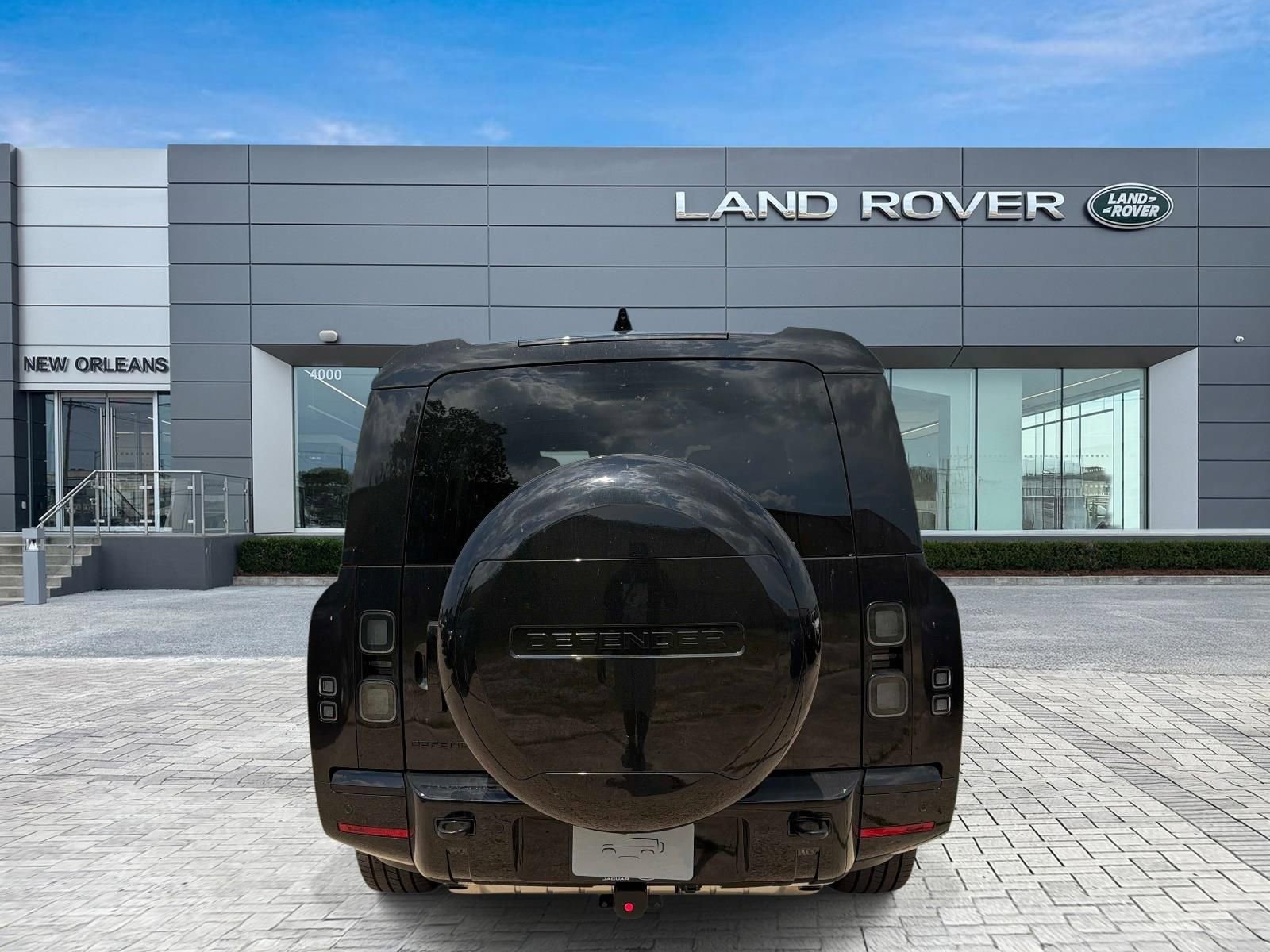 New 2026 Land Rover Defender 130 X-Dynamic SE AWD/4WD image 6