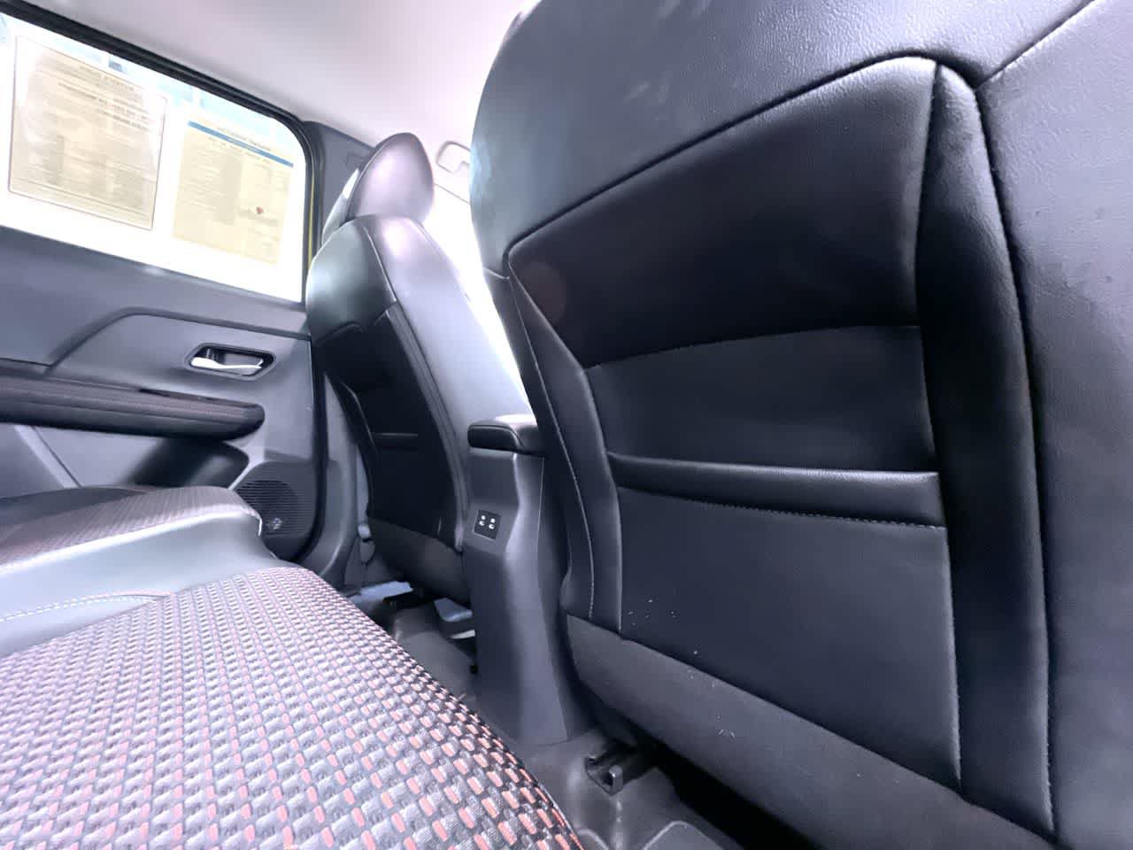 Used 2025 Nissan Kicks SR FWD image 39