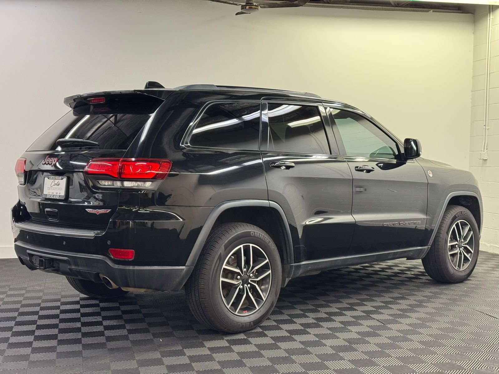 Used 2021 Jeep Grand Cherokee Trailhawk w/ Trailhawk Luxury Group AWD/4WD image 2